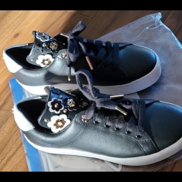 Michael Kors Shoes - Picture 1 of 3